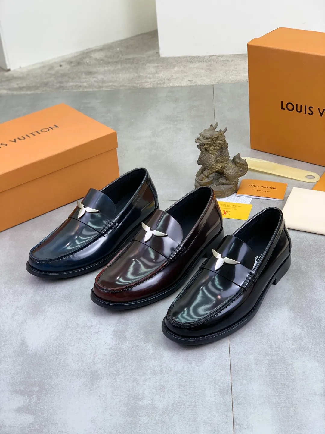 Men's men's shoes 💰P542 New style 💶[LOUIS VUITTON] Water-dyed Niuli Original order New style 🍀LV Louis Vuitton *——Top version of LV classic leather shoes! Made of imported original calfskin, original leather side strips and wear-resistant high-end rubber outsole! High quality products! Color: 3️⃣optional Size: 38-44 (45 customized)